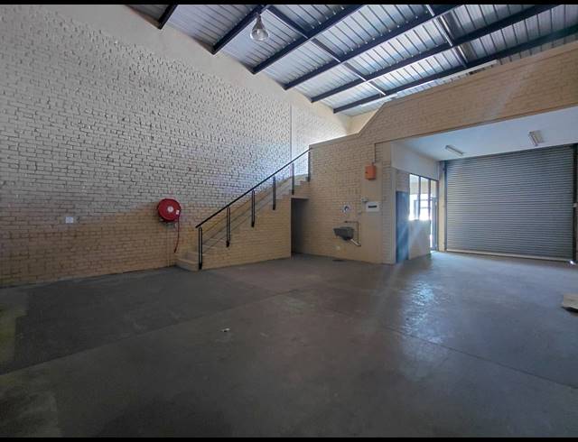 134M² WAREHOUSE TO LET IN POMONA